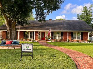 2 Pecan Pl, Angleton, TX 77515