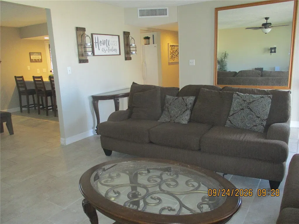 2 bed, 2.0 bath, 1456 sqft, $1,750 — Photo 3