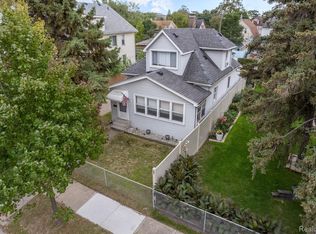 136 E Henry St, River Rouge, MI 48218