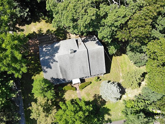2nd image of 10 Shore Oaks Dr