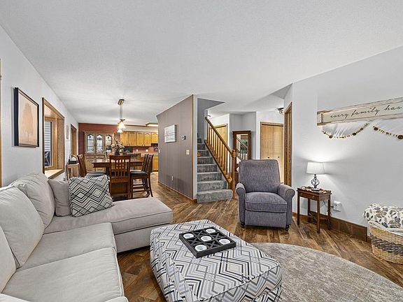 5th image of 23613 Emerald AVENUE