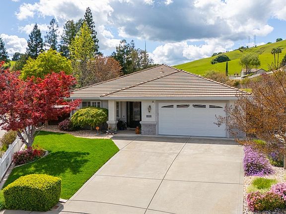 2nd image of 318 Glen Eagle Court