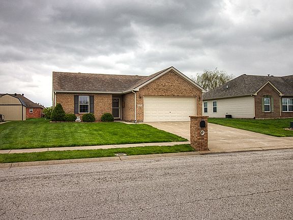2nd image of 376 Camden Cir