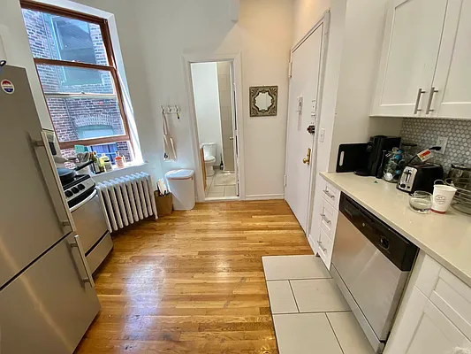 Rented by J PRESTON AND ASSOCIATES INC | media 10