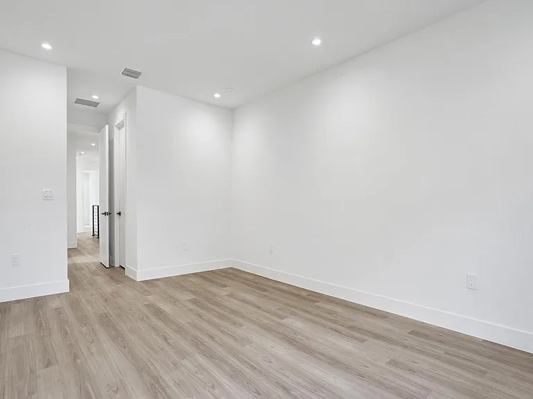 604 SW 7th Ave — Photo 25
