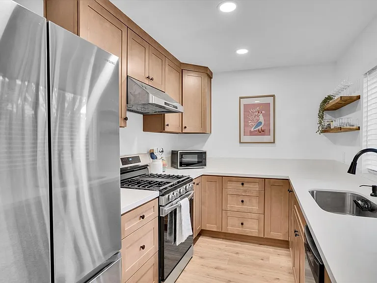 W 22nd St — Photo 5