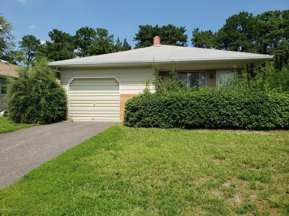 30 Biabou Dr, Toms River, NJ 08757