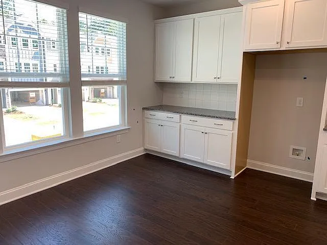 2881 Macintosh Woods Dr — Photo 3