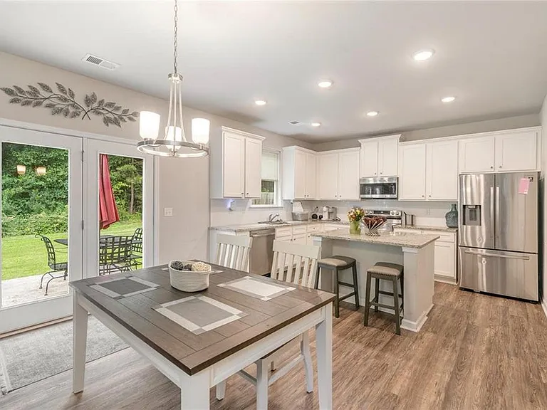 Lexington Place Dr — Photo 5