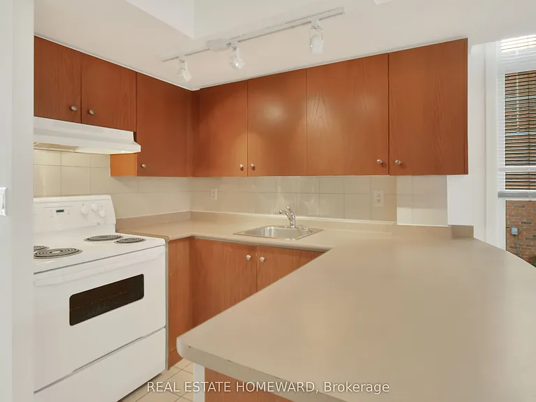 415 Jarvis St #200 — Photo 5