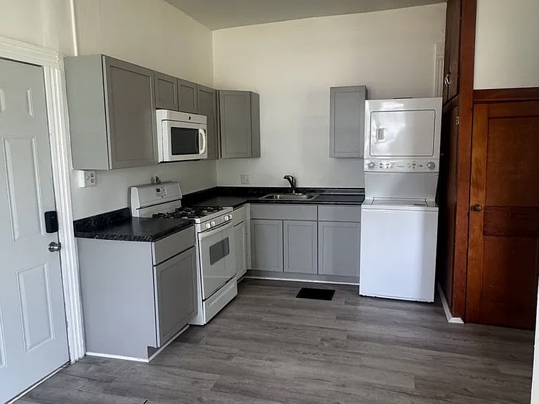 6801 Lexington Avenue — Photo 5