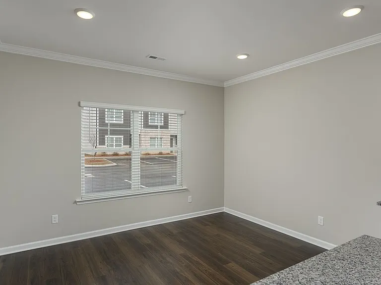 Edgewood Condos — Photo 24