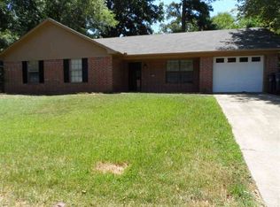 1108 America Dr, Longview, TX 75604