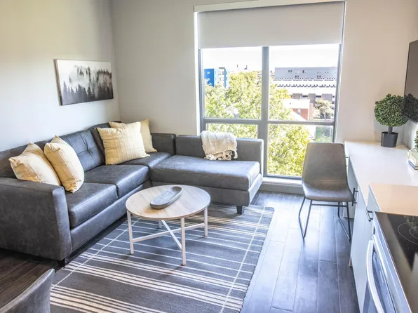 605 S 4th St, Champaign, IL