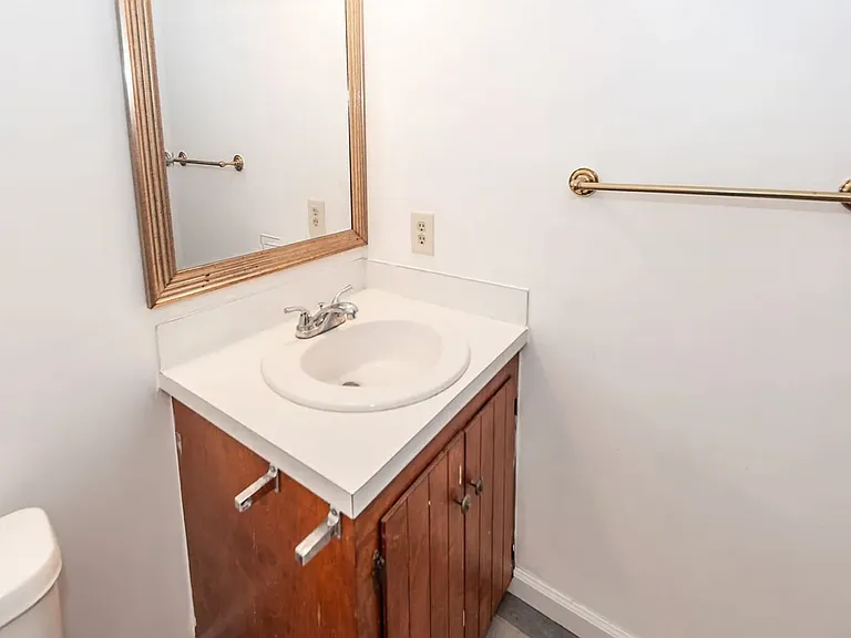 120 Colonial Ct — Photo 7