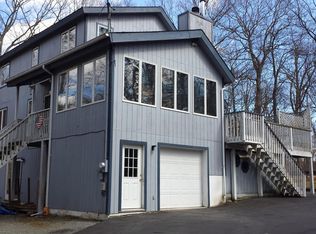 106 Comstock Dr, Lords Valley, PA 18428