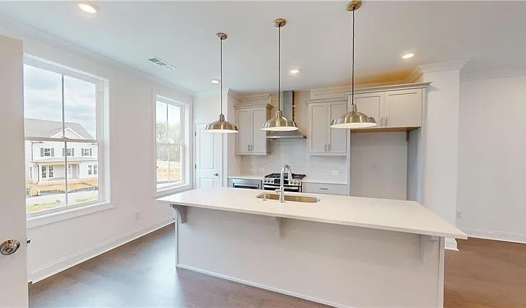141 Basil St — Photo 5