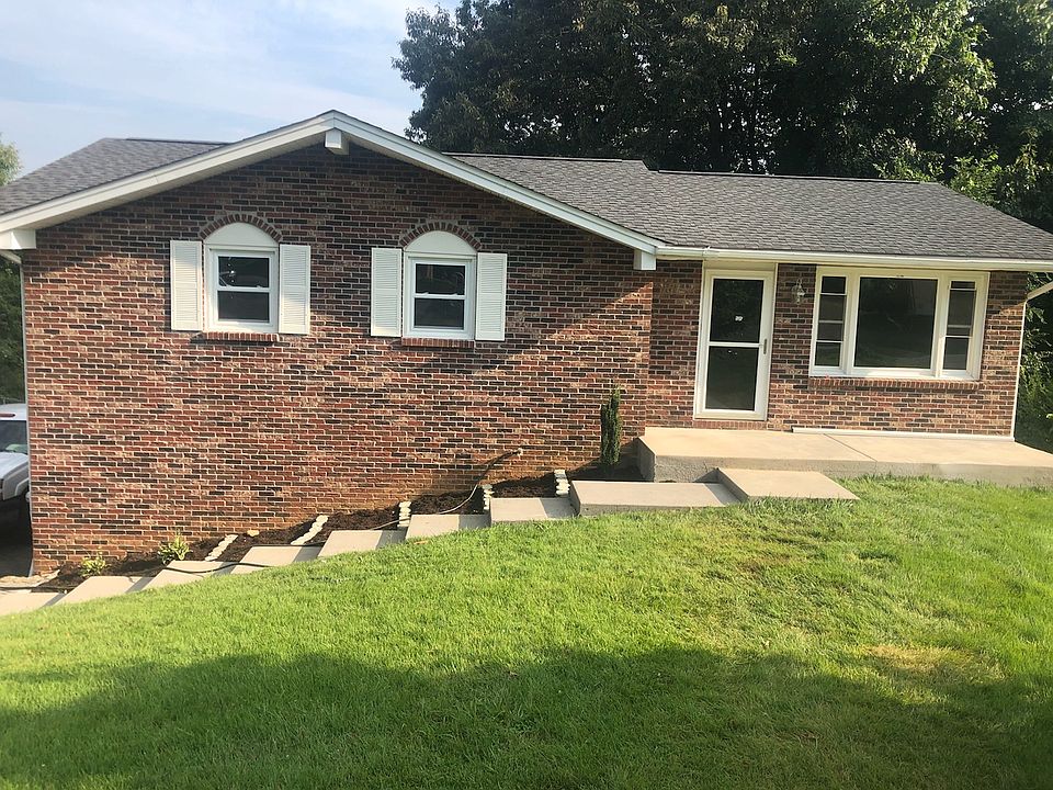1st image of 208 Ashley Dr