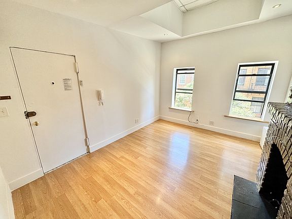 4th image of 21 Jones St #18