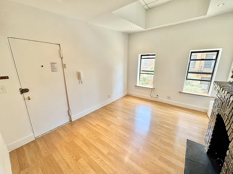 21 Jones St #18 — Photo 4