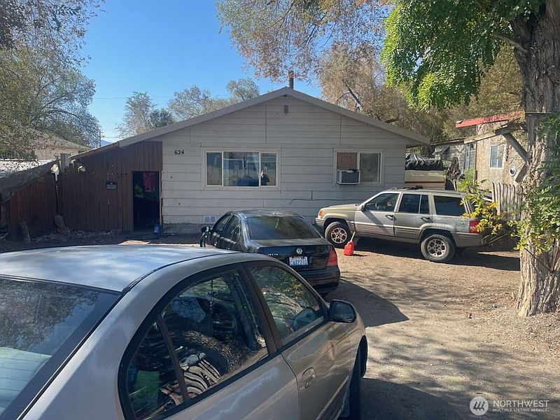 2nd image of 624 Edmonds Street