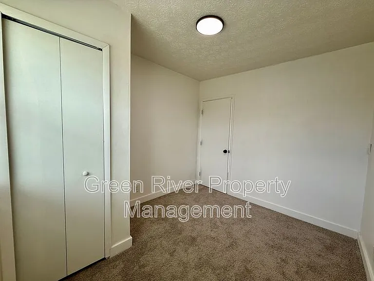 1161 W 5th St — Photo 15