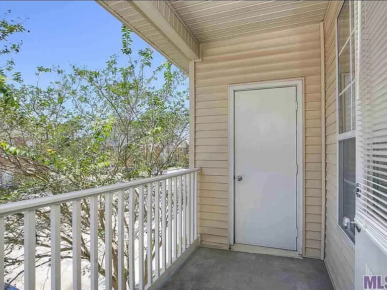 4441 Burbank Dr #608 — Photo 10