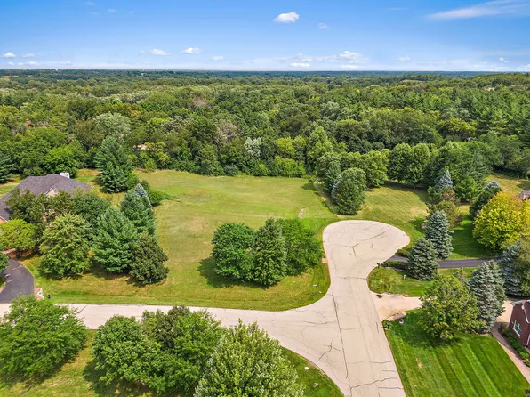 4315 S Heritage Hills Rd, Prairie Grove, IL 60012