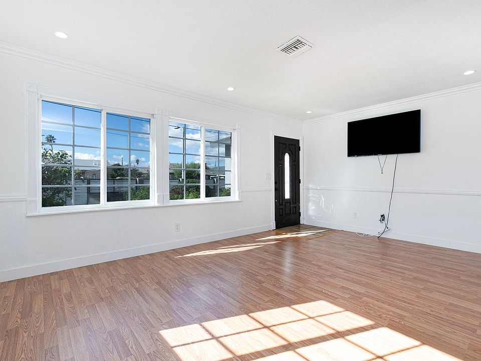 1st image of 11070 De Garmo Ave