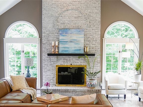 3rd image of 17391 Hawksview Ln