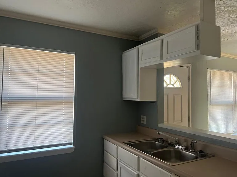 4803 NW Floyd Ave — Photo 4