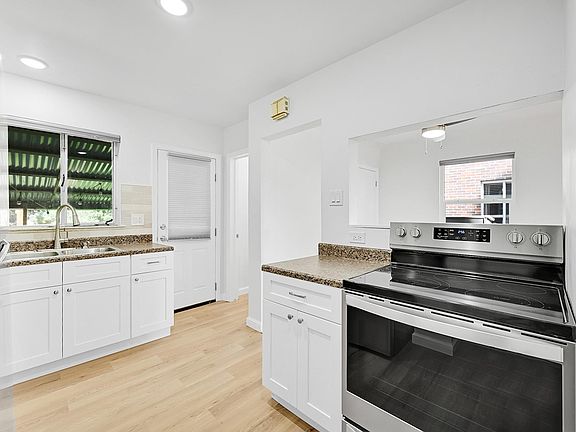 4th image of 2225 Newport St