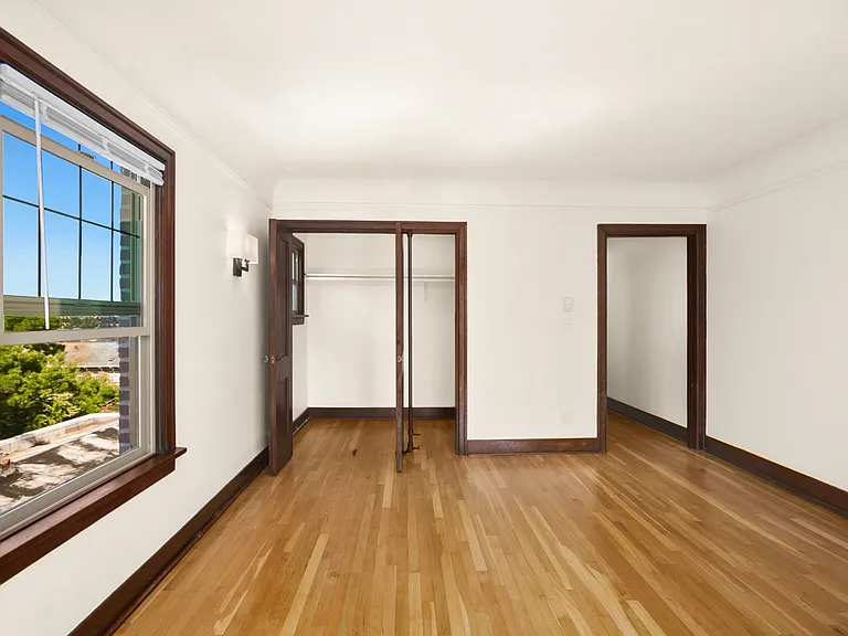 6522 Phinney Ave N #302 — Photo 3