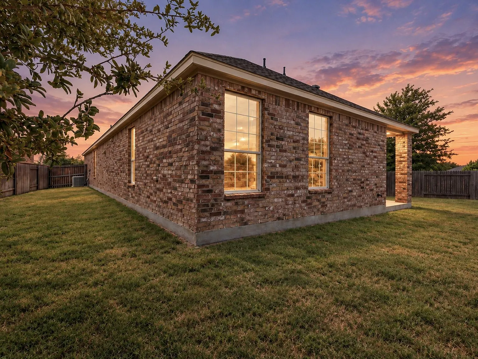 3 bed, 2.0 bath, 1665 sqft, $2,200 — Photo 2