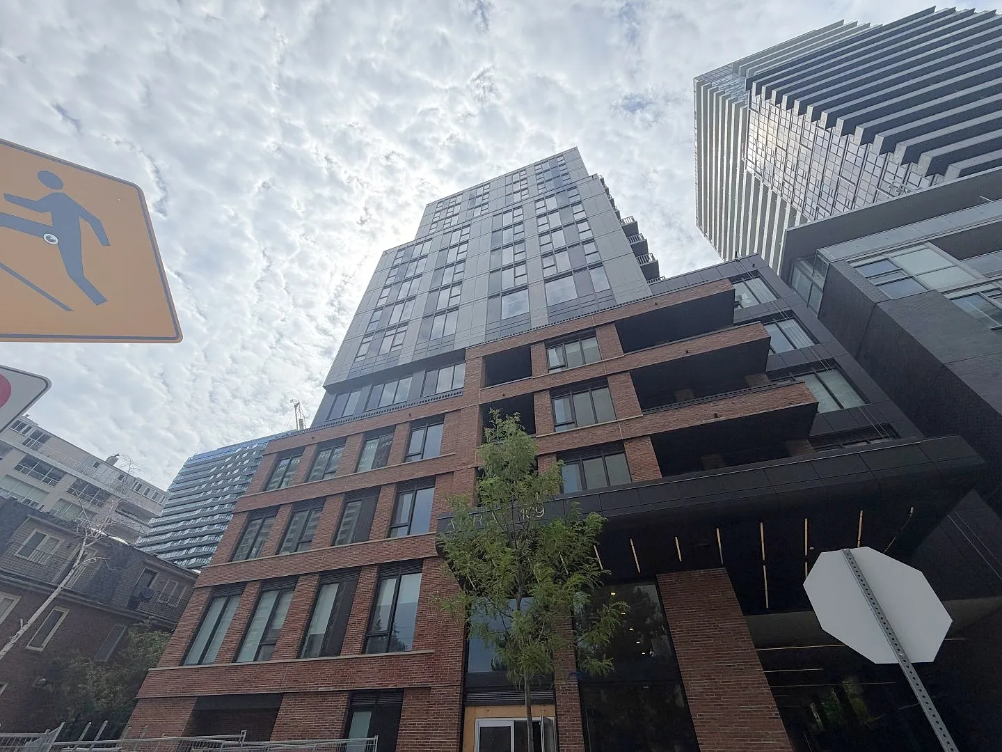 1 bed, 561 sqft, $2,350 — Photo 1