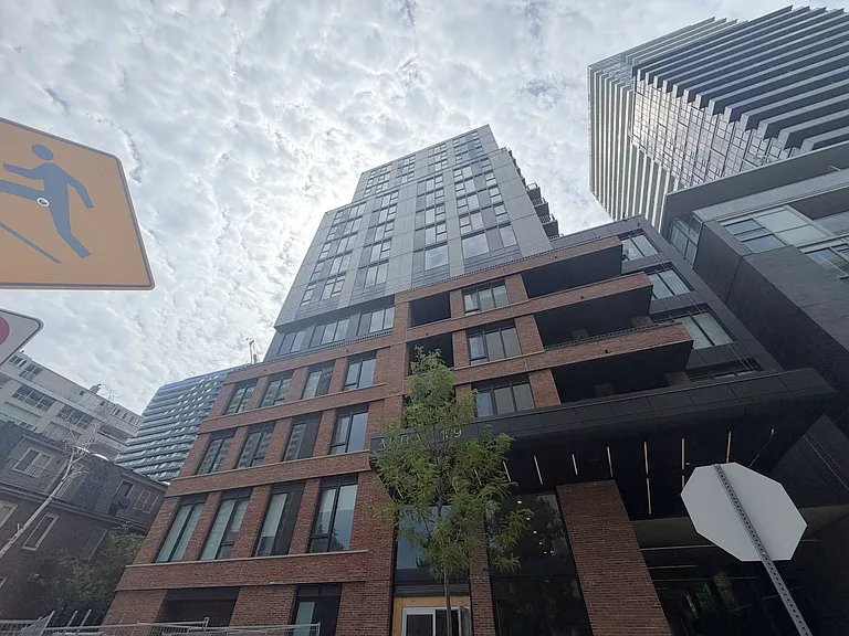 109 Erskine Ave #1006 — Photo 1
