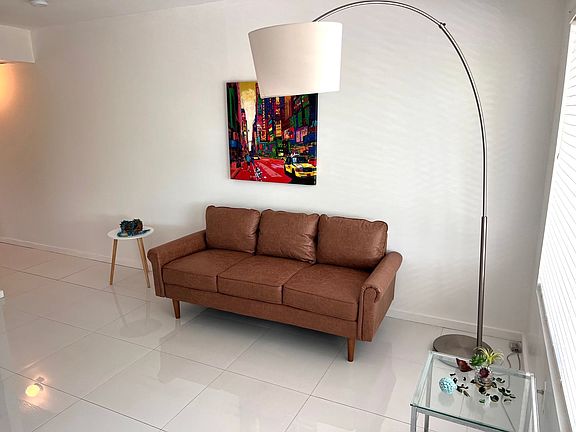 4th image of 801 15th St APT 203