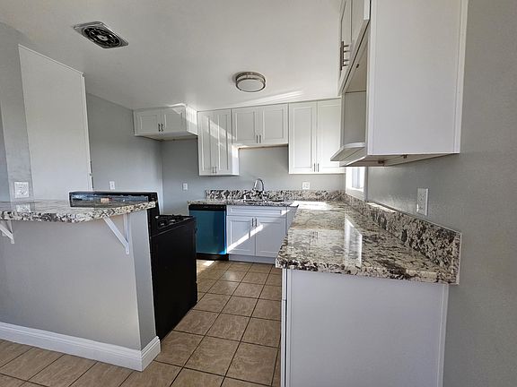 Kitchen
Dishwasher, Gas stove, Custom Cabinets and Granite Counters