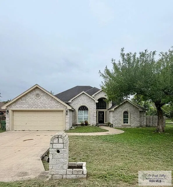 4 bed, 2.0 bath, 1987 sqft, $2,150 — Photo 1