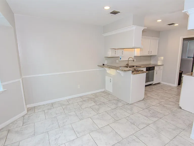 116 White Cedar St — Photo 3