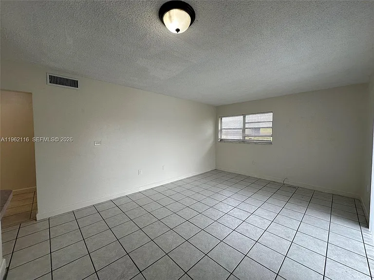 1008 NW 45th Ave #9 — Photo 7