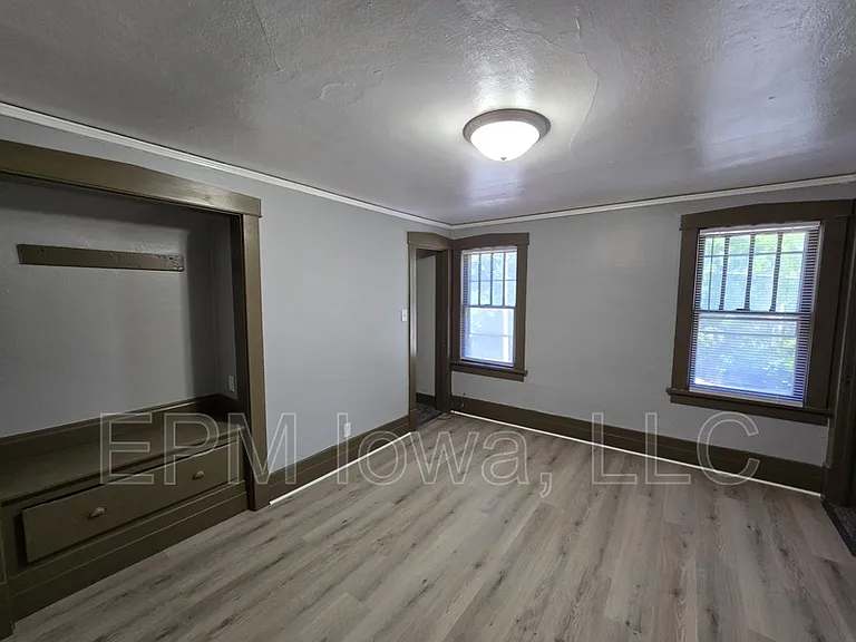 506 Fowler St — Photo 13