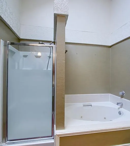 2104 Regency Dr — Photo 12
