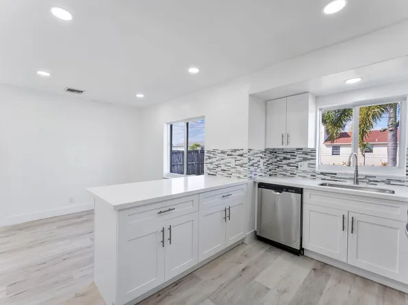 240 NW 5th St, Deerfield Beach, FL 33441