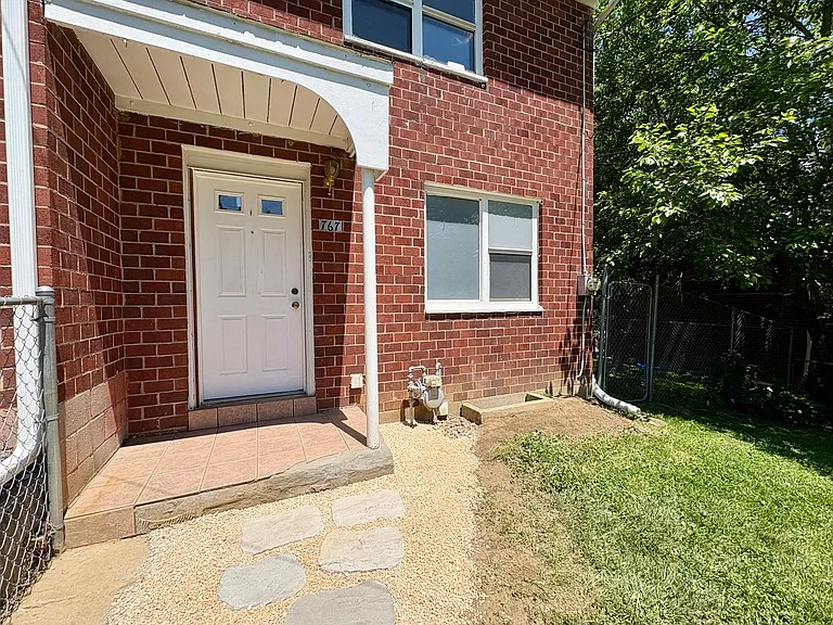 767 Clermont Ave — Photo 2