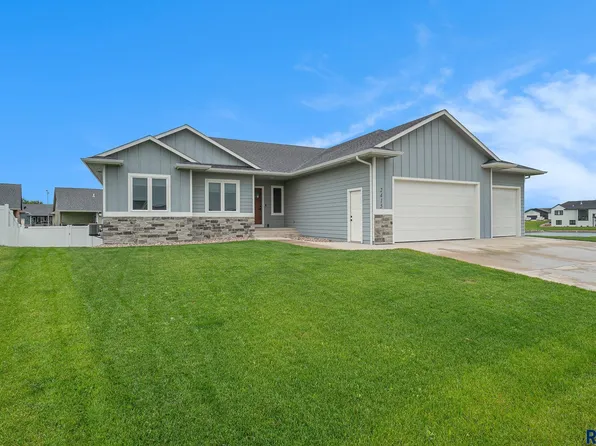 2415 Lammers Ct N, Tea, SD 57064