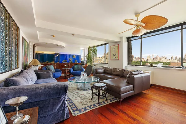 Living room, photo 2