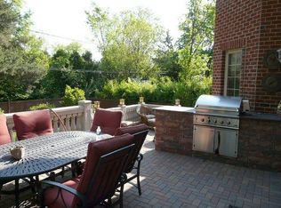 2136 De Cook Ave, Park Ridge, IL 60068