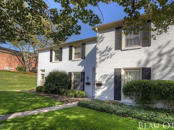 3rd image of 2505 Abbington Dr SE