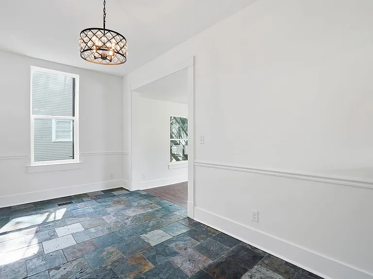 809 E Henry St — Photo 24